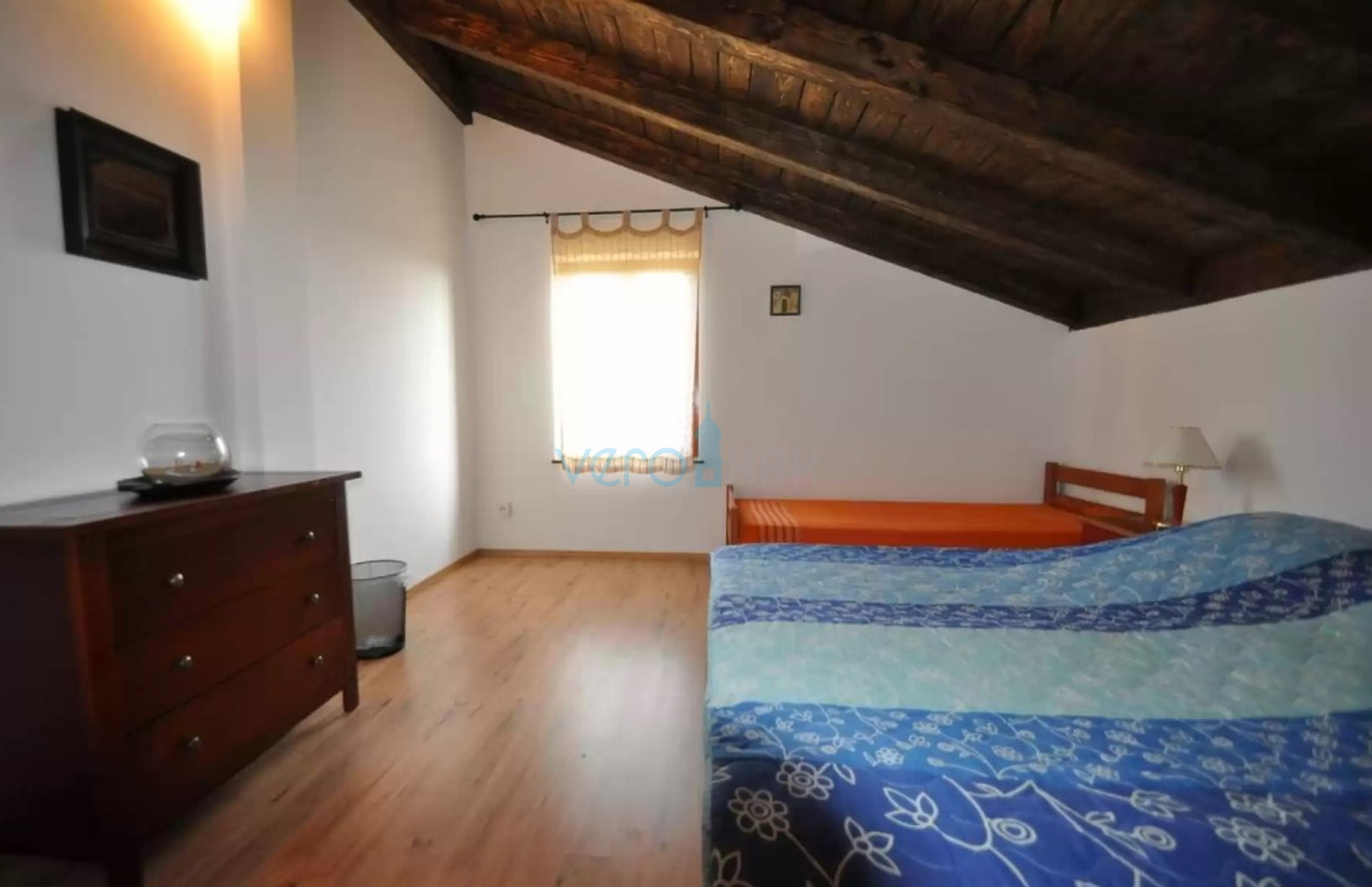 Otok Krk, Vrbnik, okolica, Samostojeća kuća na velikoj parceli u zelenilu i miru, prodaja