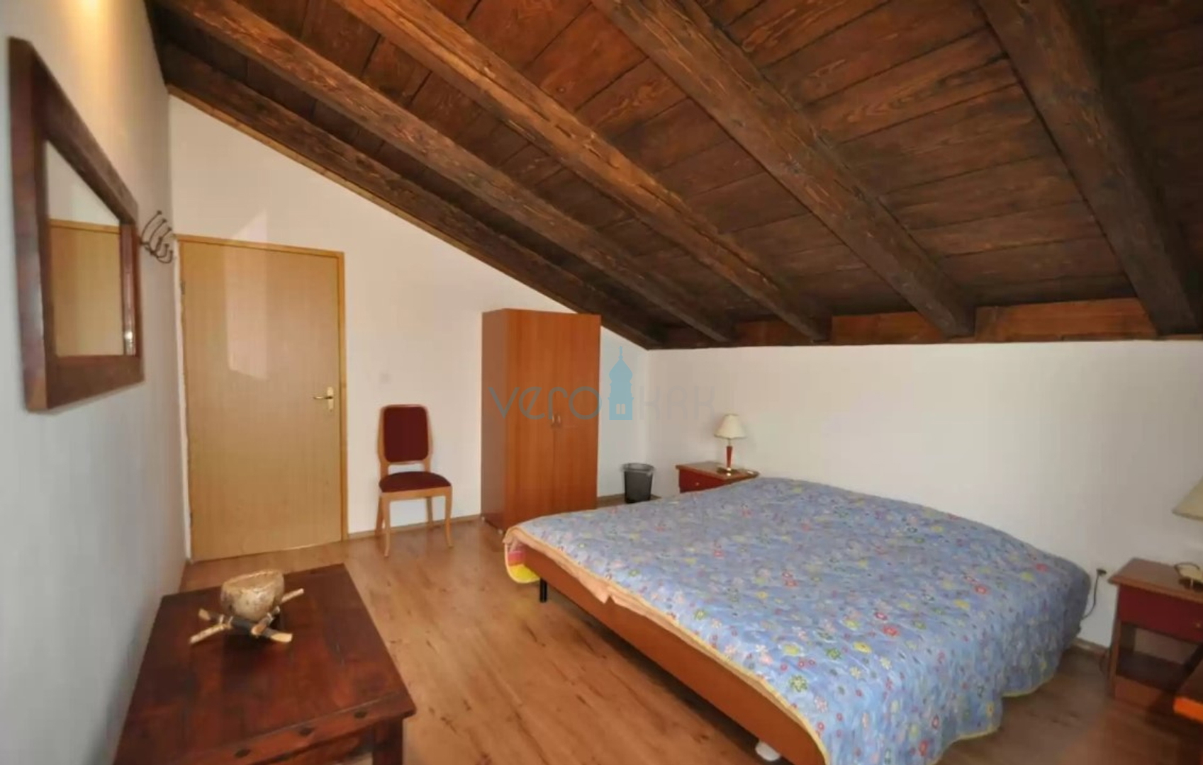 Otok Krk, Vrbnik, okolica, Samostojeća kuća na velikoj parceli u zelenilu i miru, prodaja