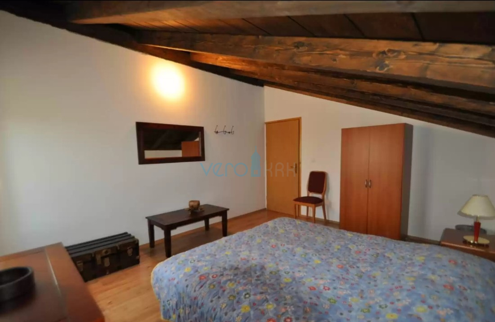 Otok Krk, Vrbnik, okolica, Samostojeća kuća na velikoj parceli u zelenilu i miru, prodaja