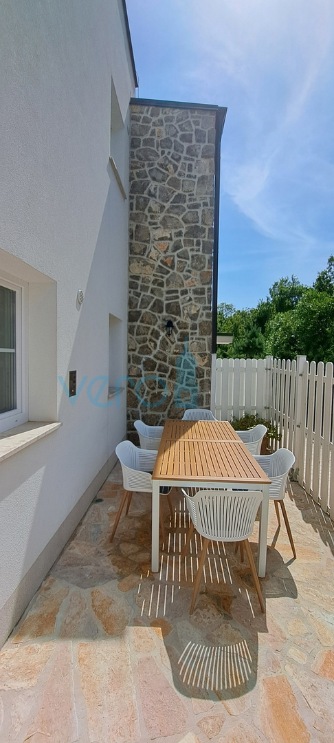 Otok Krk, Grad Krk, okolica, prekrasna ultra moderna villa sa bazenom, terasom i pogledom na more prodaja