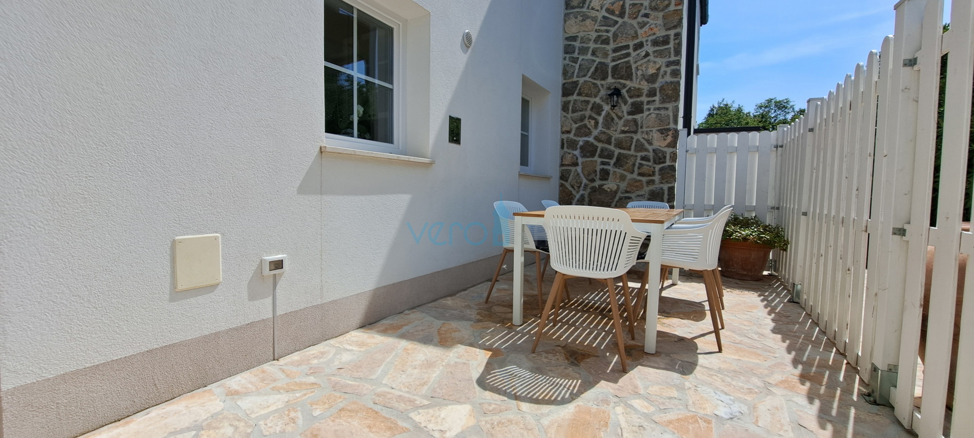 Otok Krk, Grad Krk, okolica, prekrasna ultra moderna villa sa bazenom, terasom i pogledom na more prodaja