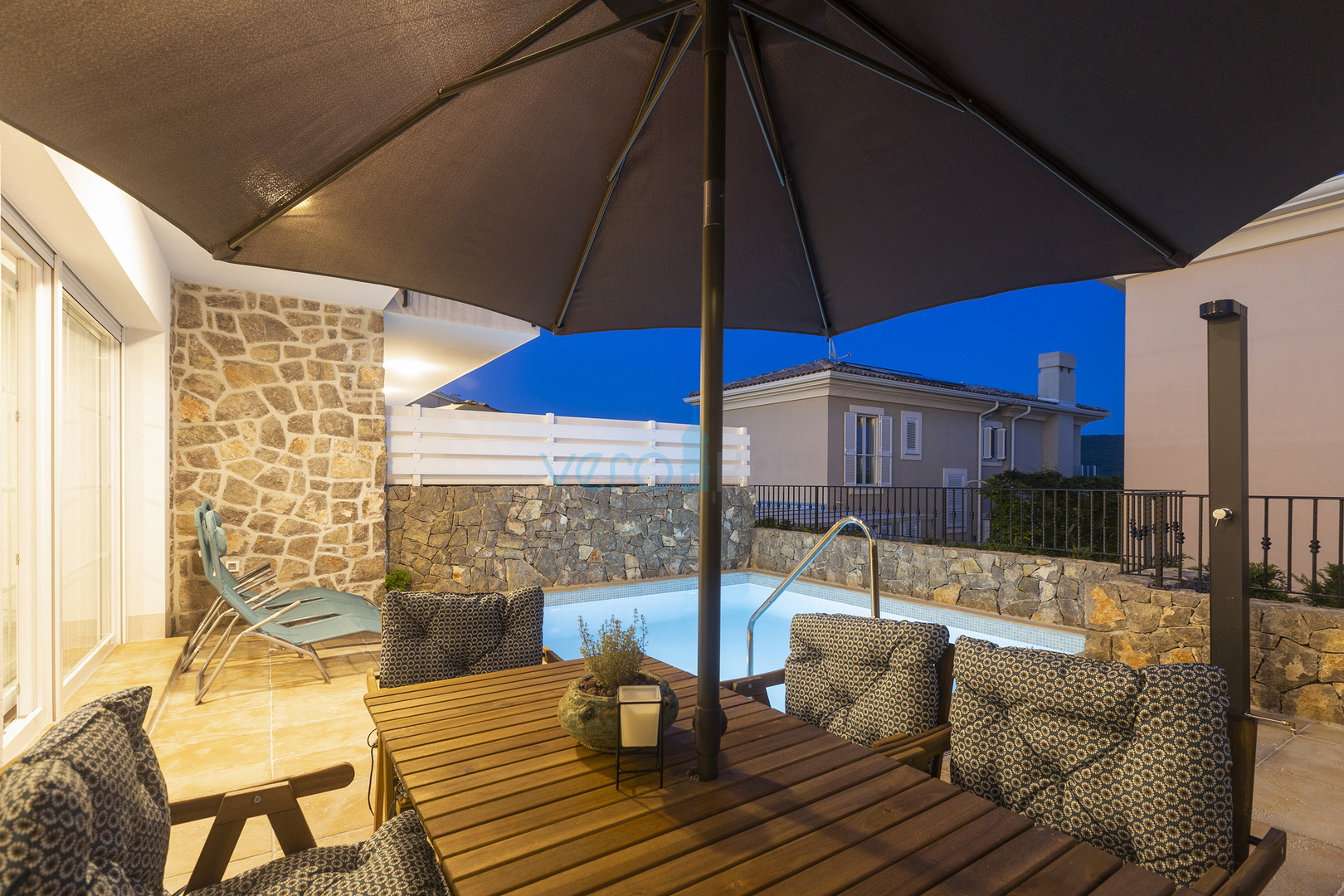 Otok Krk, Grad Krk, okolica, prekrasna ultra moderna villa sa bazenom, terasom i pogledom na more prodaja