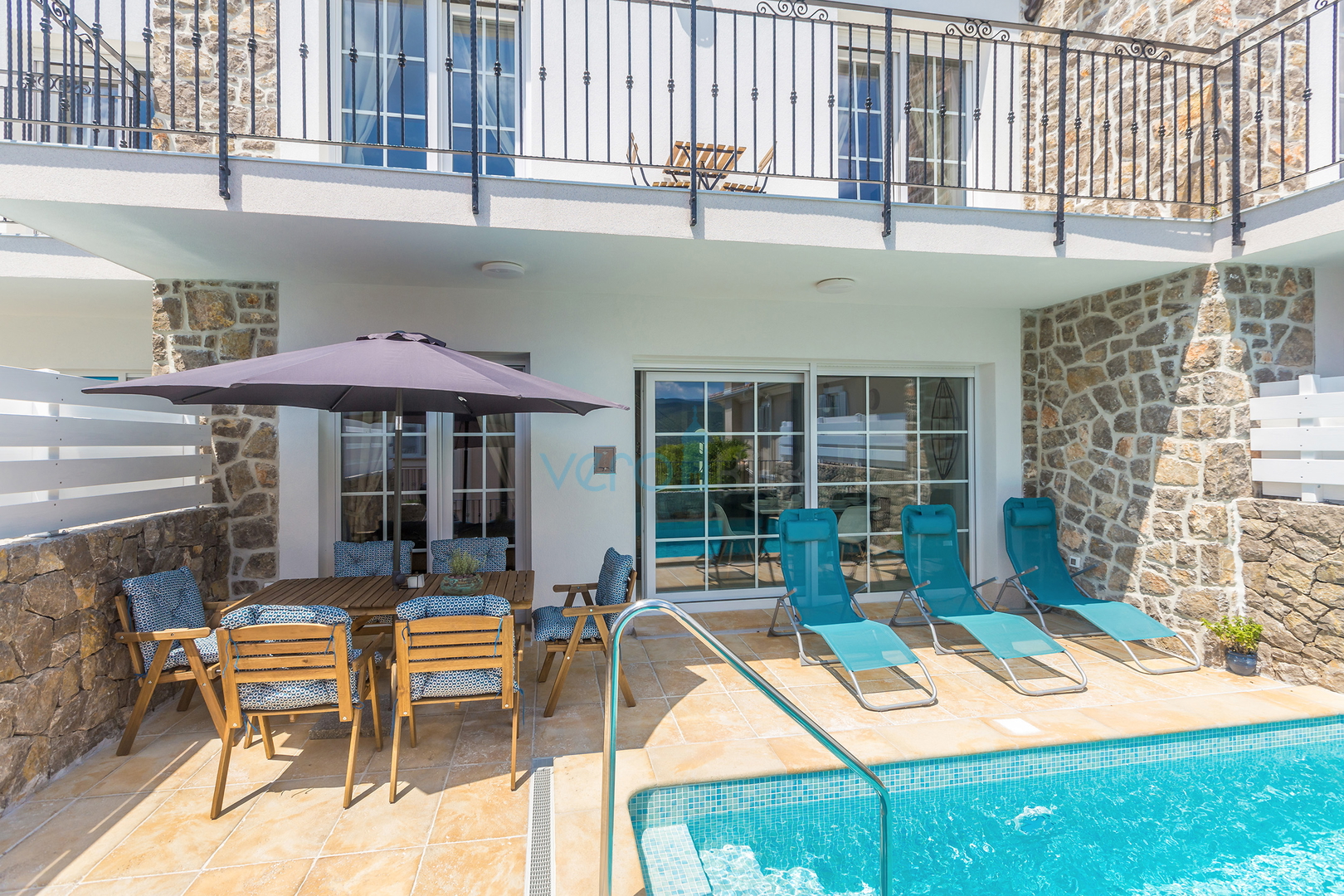 Otok Krk, Grad Krk, okolica, prekrasna ultra moderna villa sa bazenom, terasom i pogledom na more prodaja