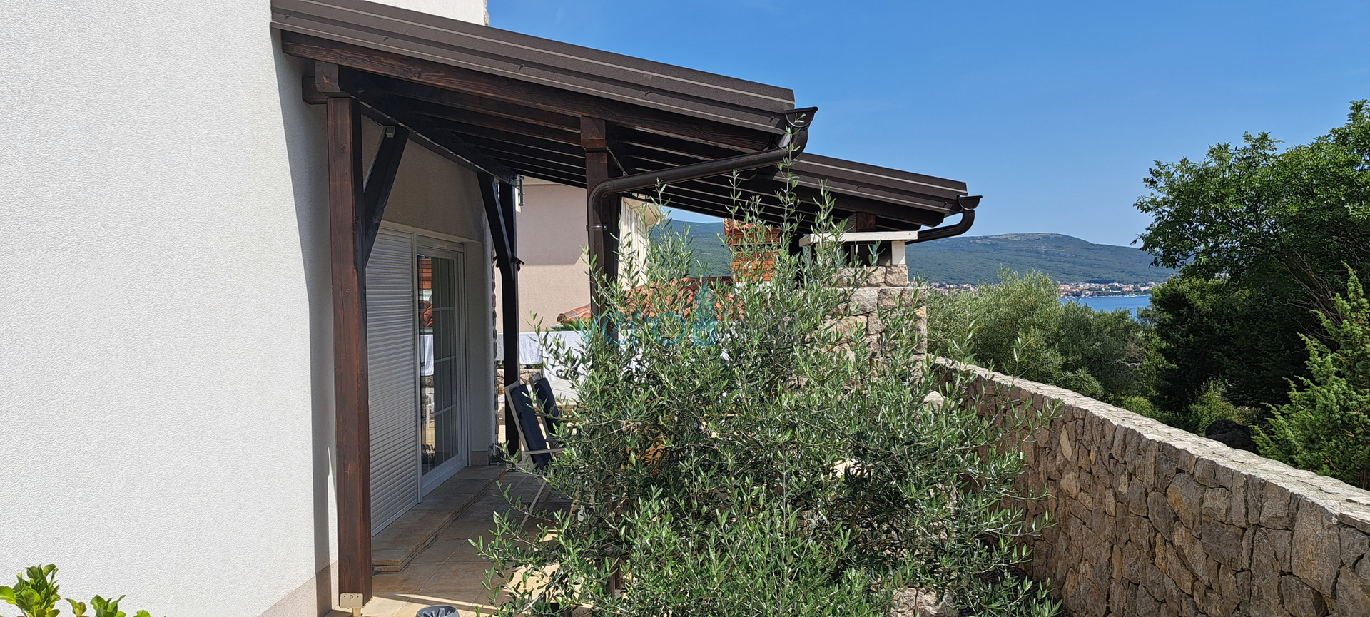 Grad Krk, okolica, veličanstvena villa sa bazenom, pogled na more, prodaja