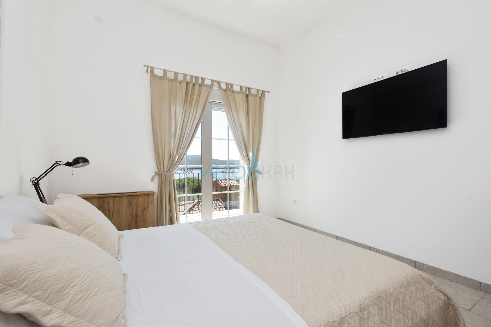 Grad Krk, okolica, veličanstvena villa sa bazenom, pogled na more, prodaja