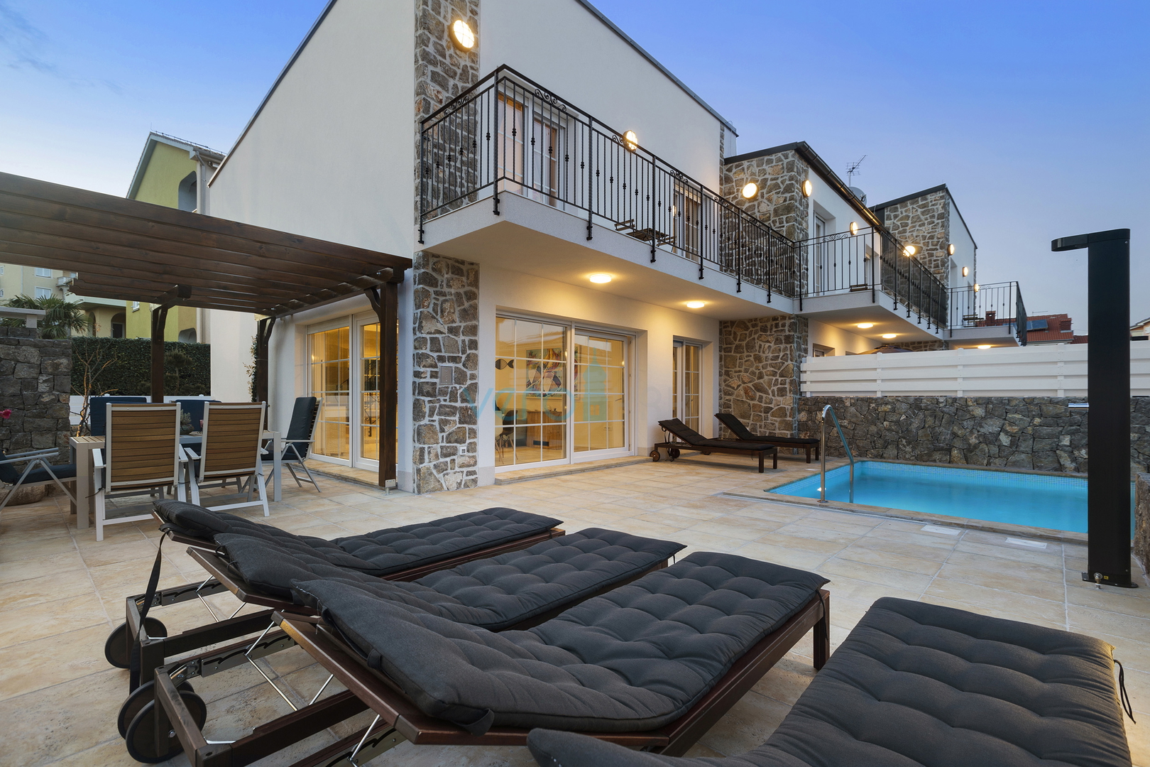 Grad Krk, okolica, veličanstvena villa sa bazenom, pogled na more, prodaja