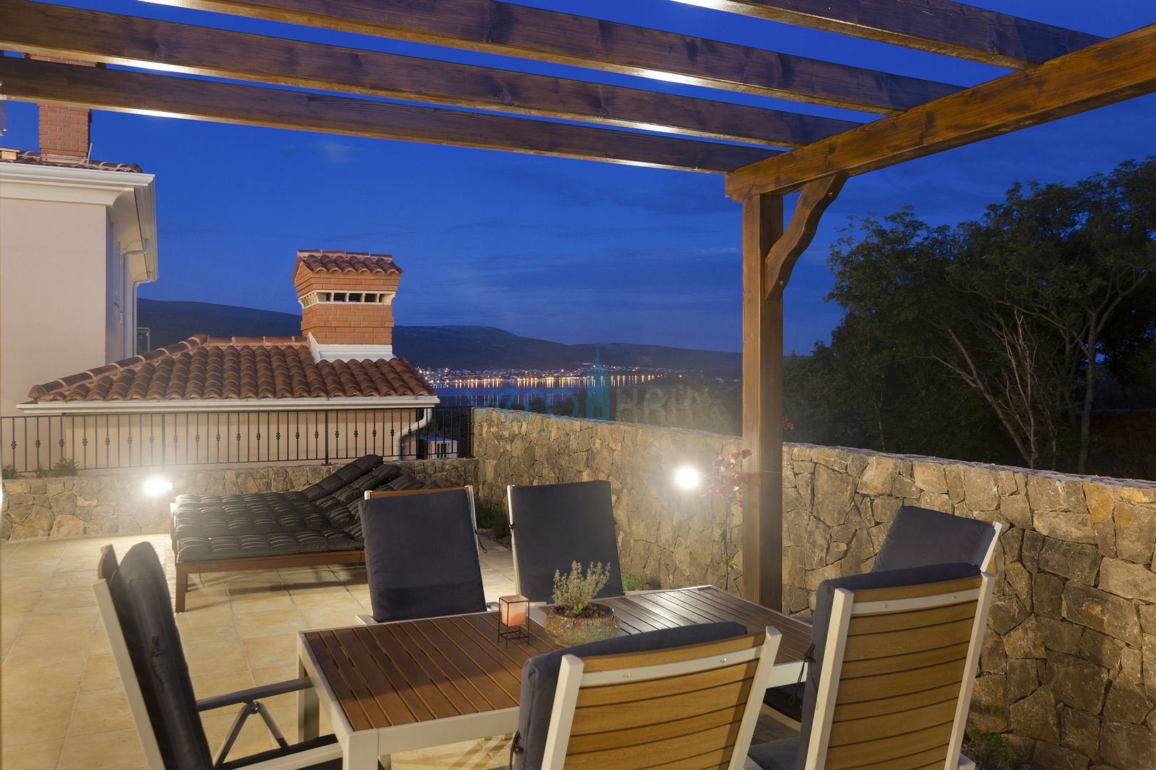 Grad Krk, okolica, veličanstvena villa sa bazenom, pogled na more, prodaja