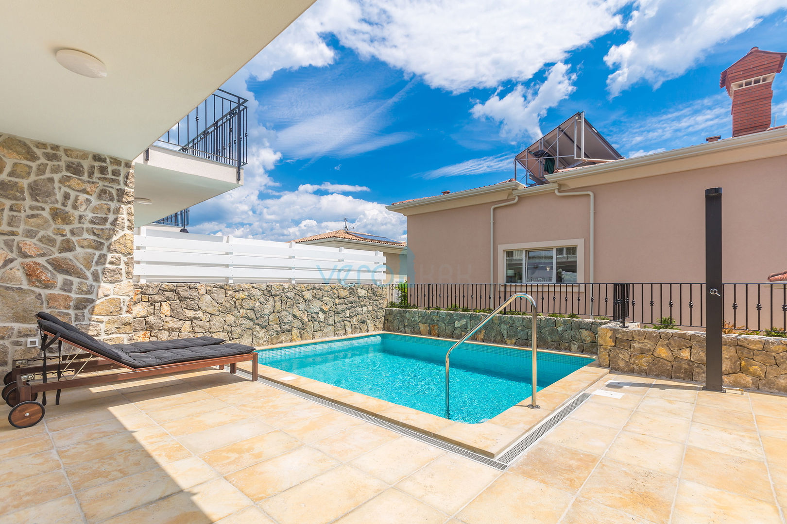 Grad Krk, okolica, veličanstvena villa sa bazenom, pogled na more, prodaja