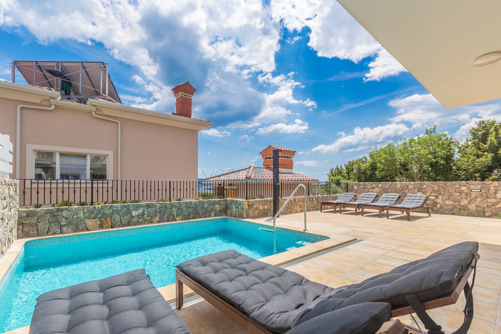 Grad Krk, okolica, veličanstvena villa sa bazenom, pogled na more, prodaja