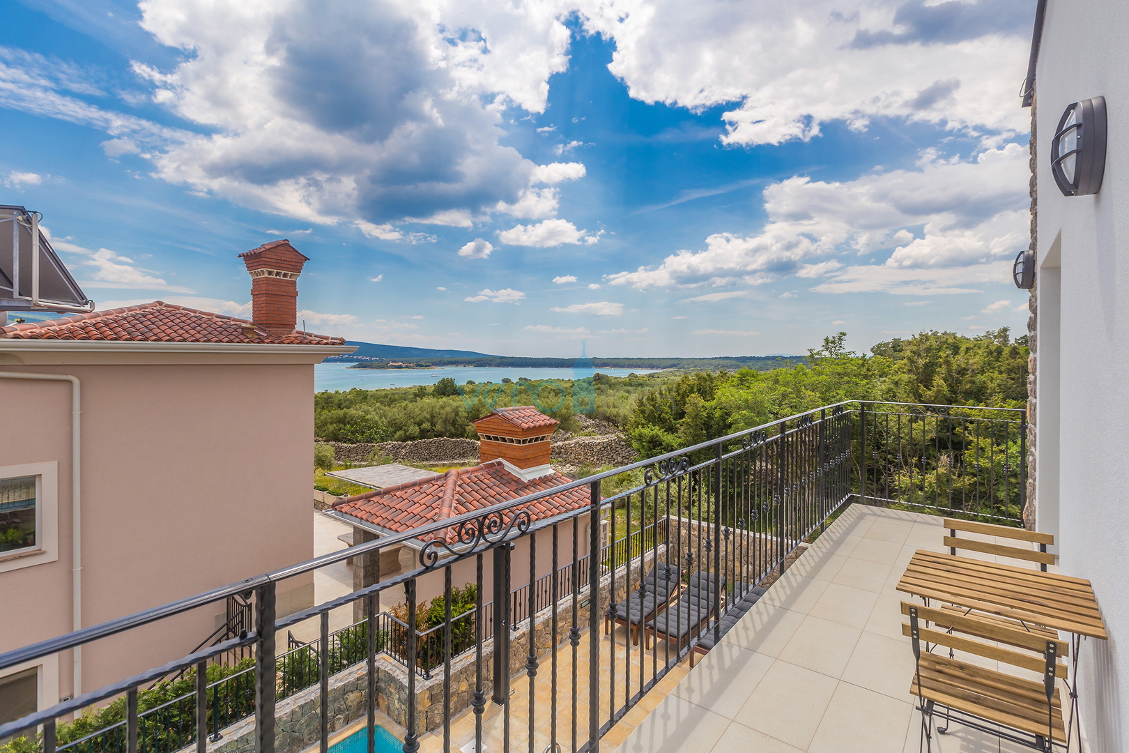 Grad Krk, okolica, veličanstvena villa sa bazenom, pogled na more, prodaja