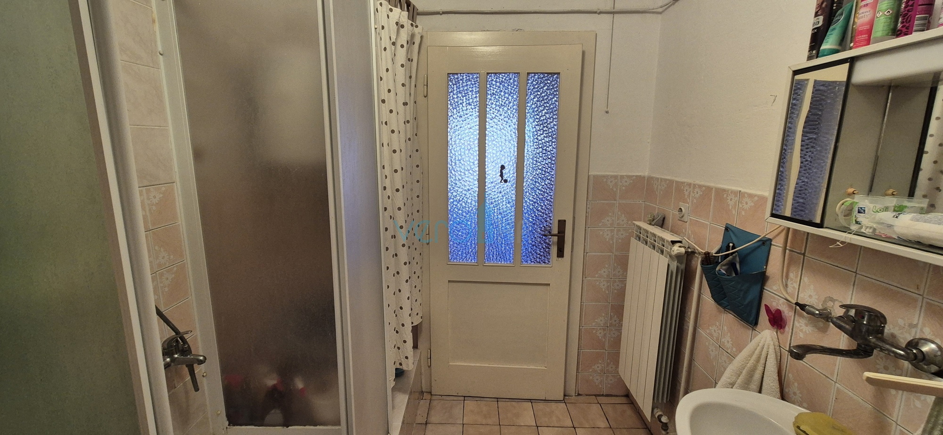 Dobrinj, otok Krk, samostojeća kamena kuća, pogled na more, terasa, konoba, prodaja