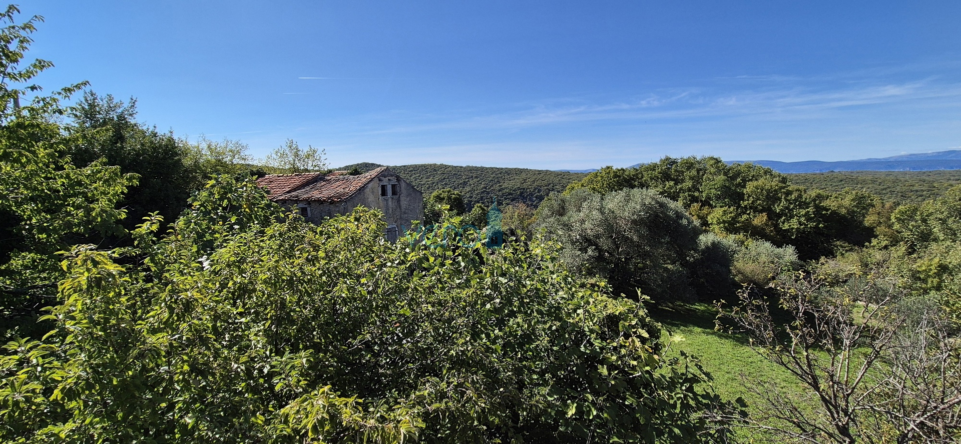 Dobrinj, otok Krk, samostojeća kamena kuća, pogled na more, terasa, konoba, prodaja