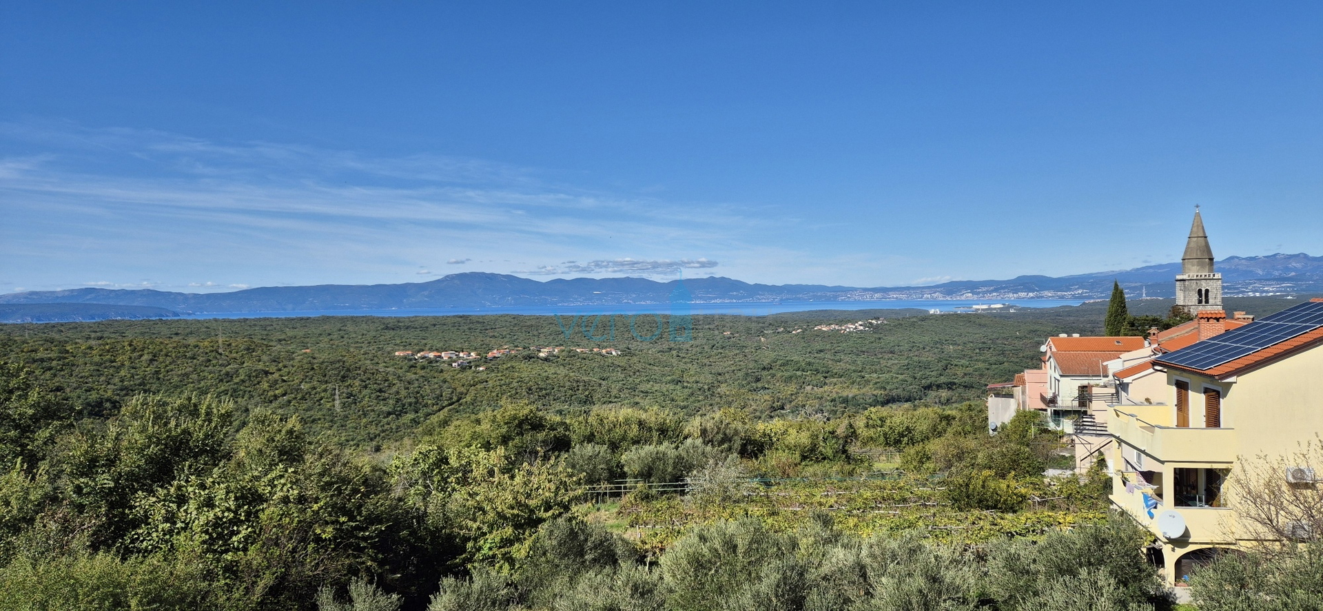 Dobrinj, otok Krk, samostojeća kamena kuća, pogled na more, terasa, konoba, prodaja