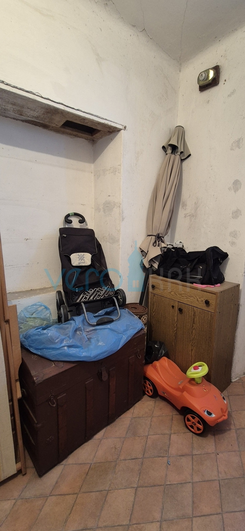Dobrinj, otok Krk, samostojeća kamena kuća, pogled na more, terasa, konoba, prodaja