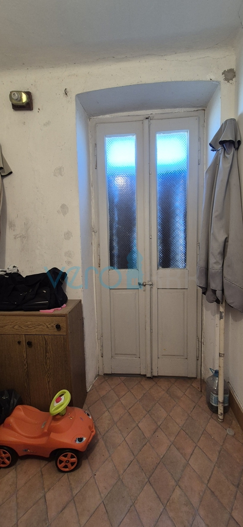 Dobrinj, otok Krk, samostojeća kamena kuća, pogled na more, terasa, konoba, prodaja
