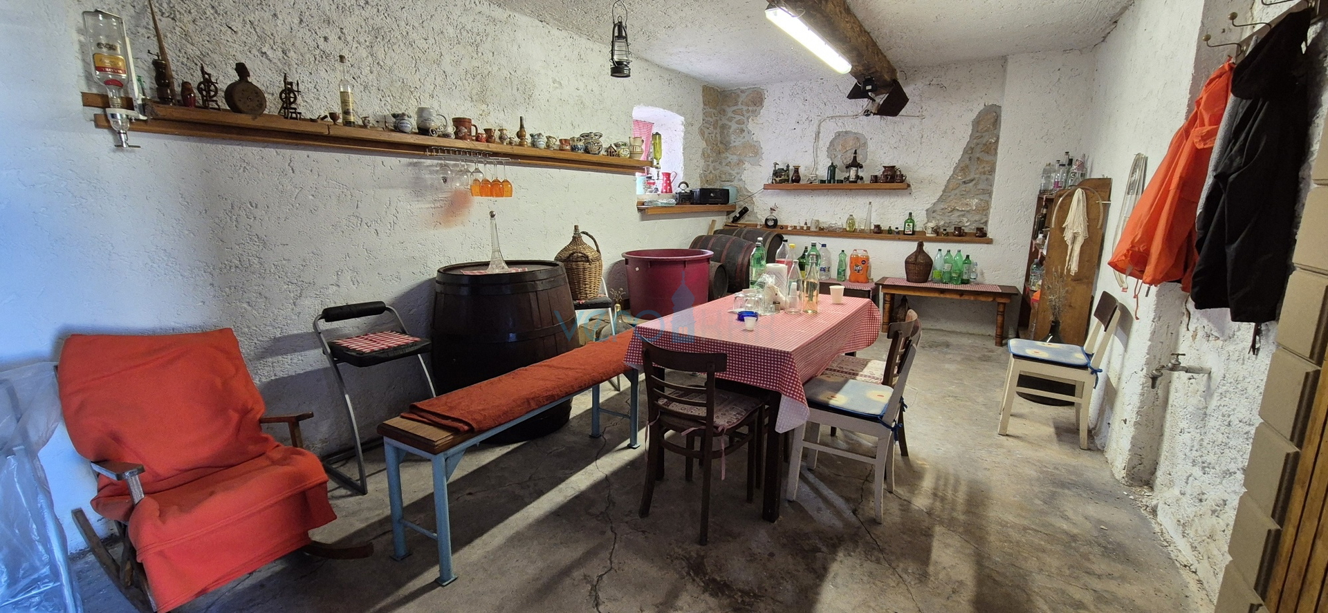 Dobrinj, otok Krk, samostojeća kamena kuća, pogled na more, terasa, konoba, prodaja
