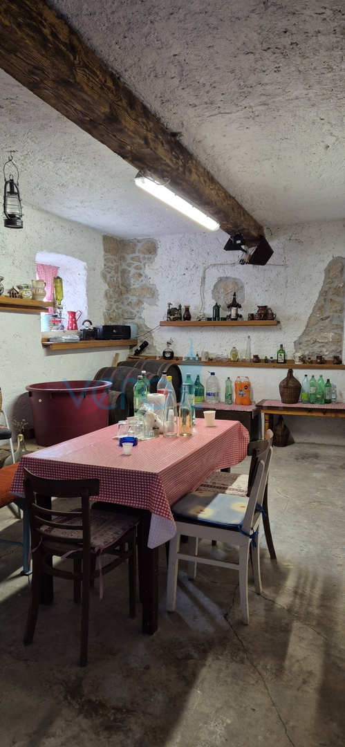 Dobrinj, otok Krk, samostojeća kamena kuća, pogled na more, terasa, konoba, prodaja