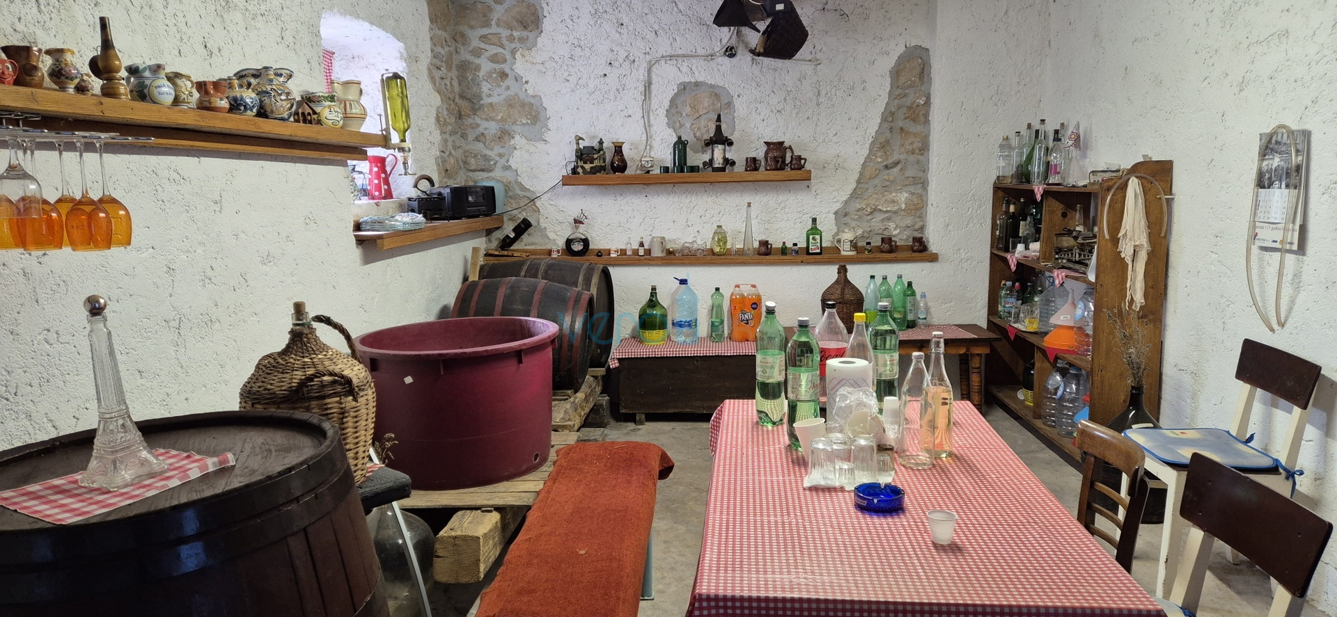 Dobrinj, otok Krk, samostojeća kamena kuća, pogled na more, terasa, konoba, prodaja