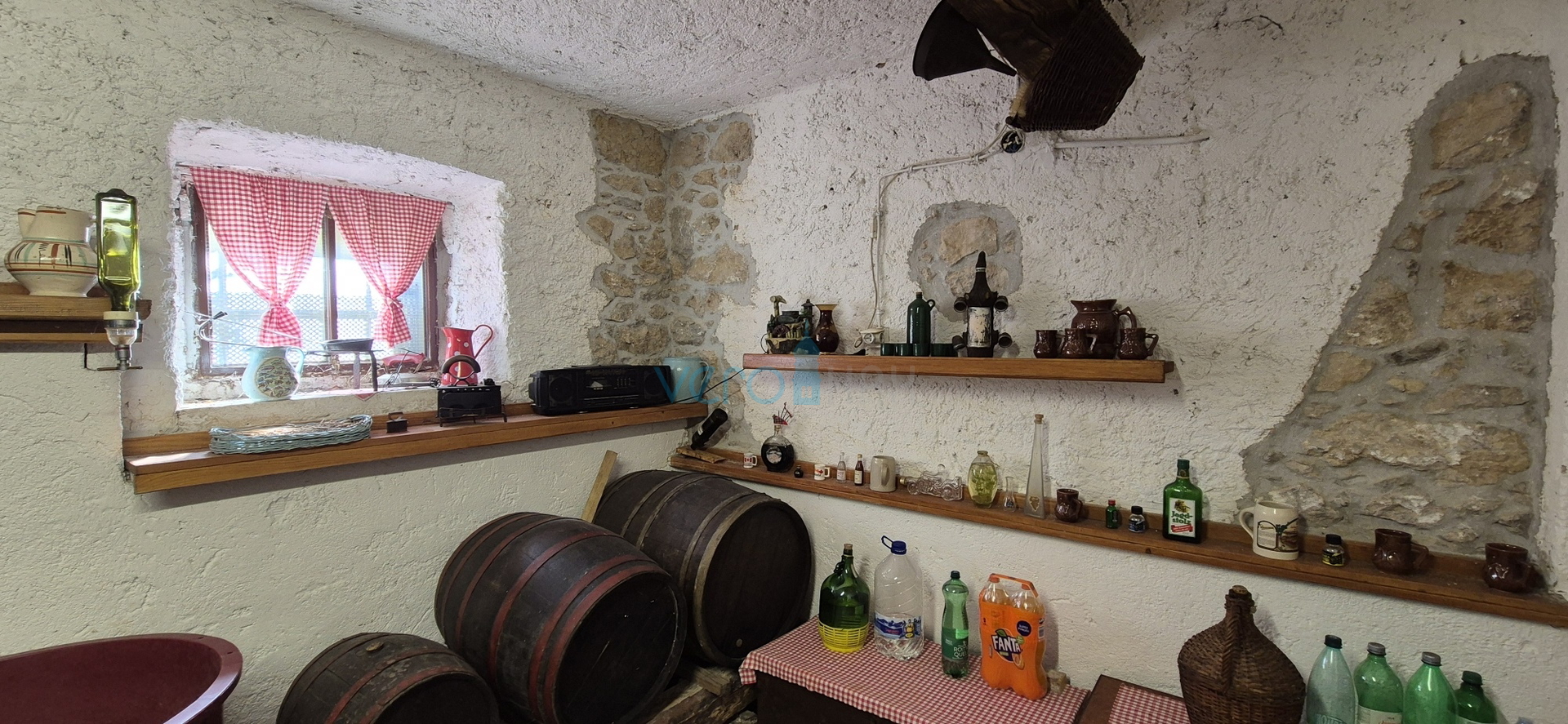 Dobrinj, otok Krk, samostojeća kamena kuća, pogled na more, terasa, konoba, prodaja