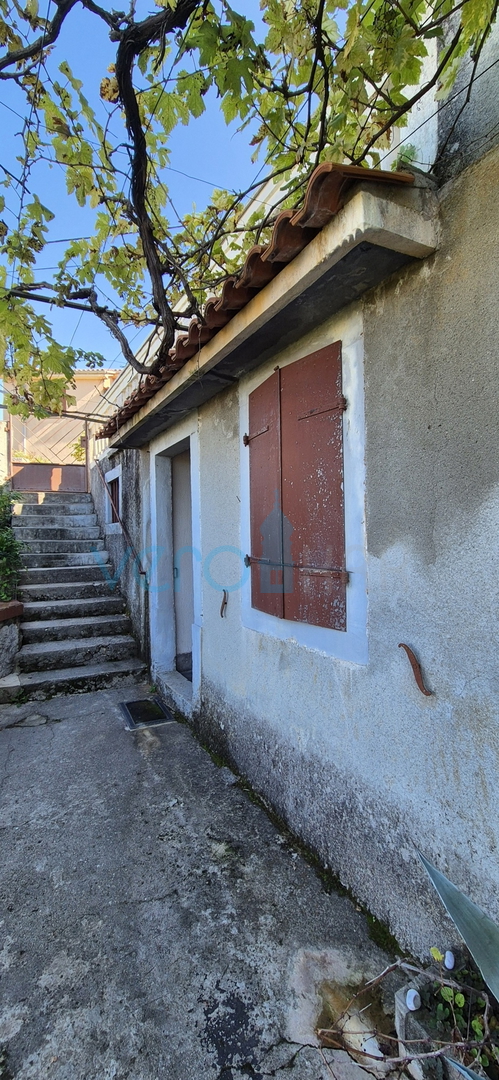 Dobrinj, otok Krk, samostojeća kamena kuća, pogled na more, terasa, konoba, prodaja