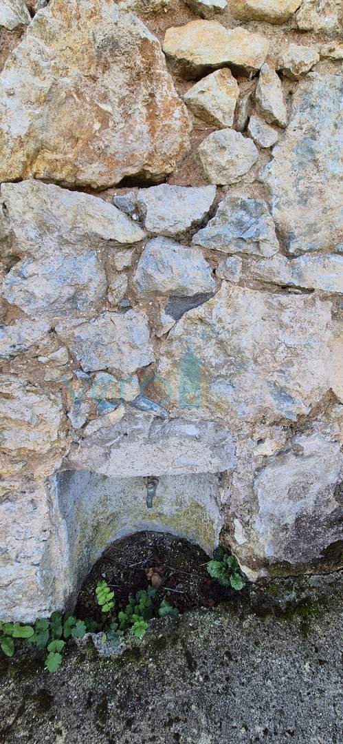 Dobrinj, otok Krk, samostojeća kamena kuća, pogled na more, terasa, konoba, prodaja