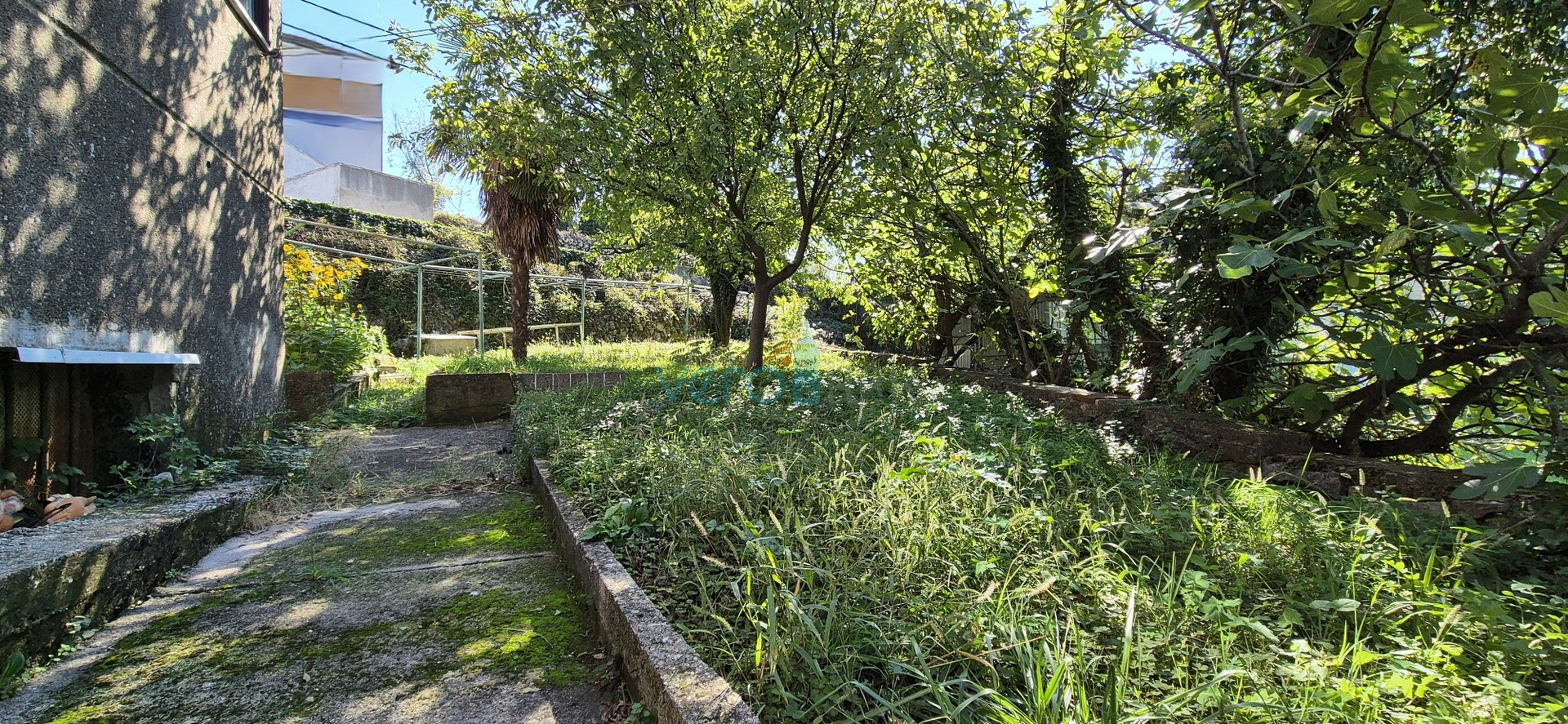 Dobrinj, otok Krk, samostojeća kamena kuća, pogled na more, terasa, konoba, prodaja