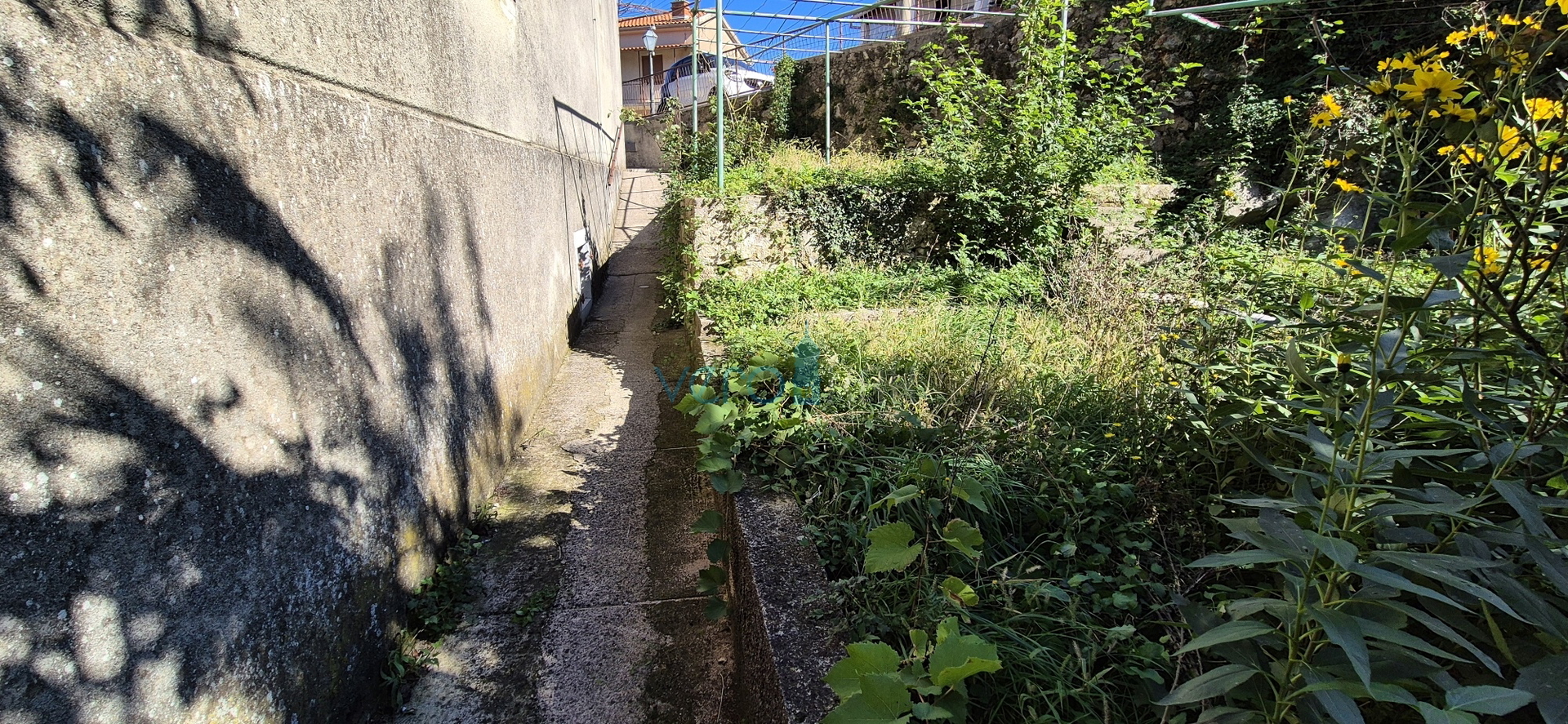 Dobrinj, otok Krk, samostojeća kamena kuća, pogled na more, terasa, konoba, prodaja