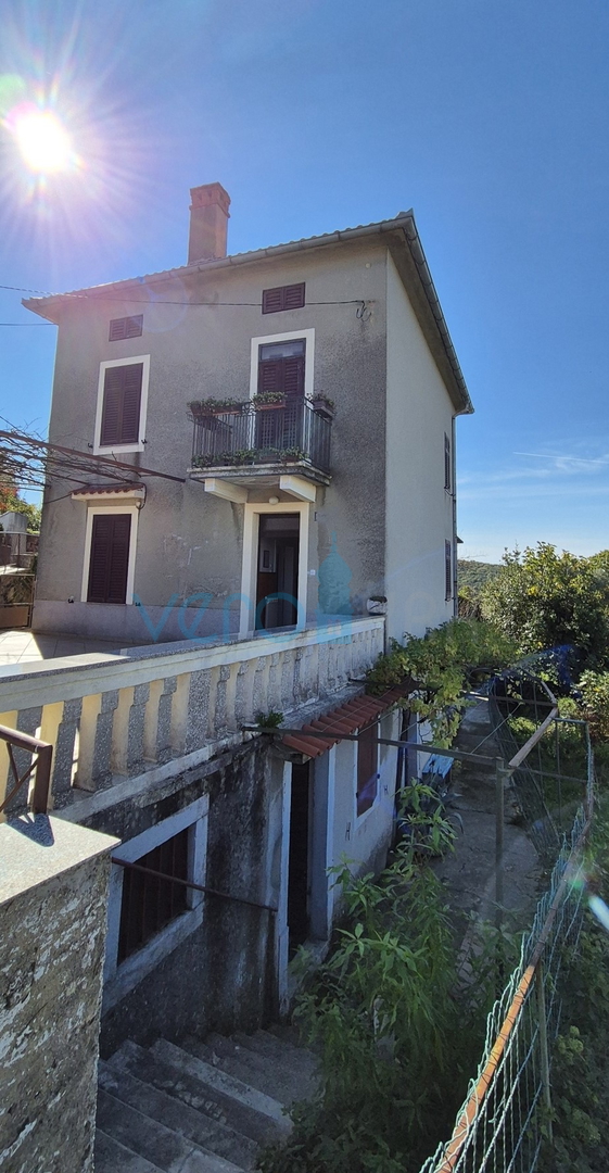 Dobrinj, otok Krk, samostojeća kamena kuća, pogled na more, terasa, konoba, prodaja