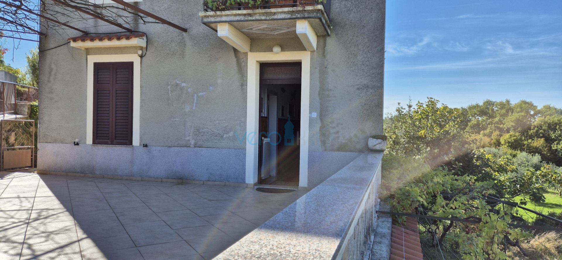 Dobrinj, otok Krk, samostojeća kamena kuća, pogled na more, terasa, konoba, prodaja