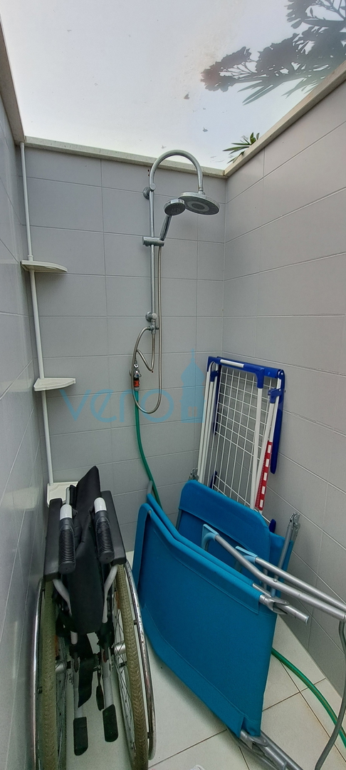 Njivice, otok Krk, moderan stan 66 m2, prizemlje, okućnica, 150m do mora, prodaja