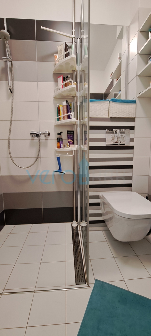 Njivice, otok Krk, moderan stan 66 m2, prizemlje, okućnica, 150m do mora, prodaja