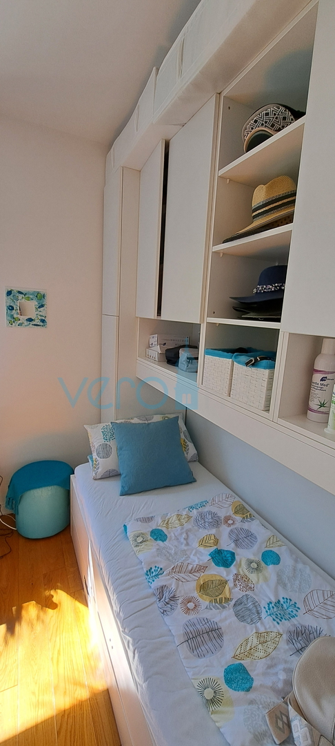 Njivice, otok Krk, moderan stan 66 m2, prizemlje, okućnica, 150m do mora, prodaja
