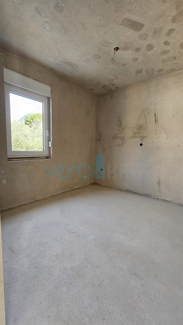 Otok Krk, Baška, okolica, dvosobni stan 62m2, prizemlje, okućnica za prodaju