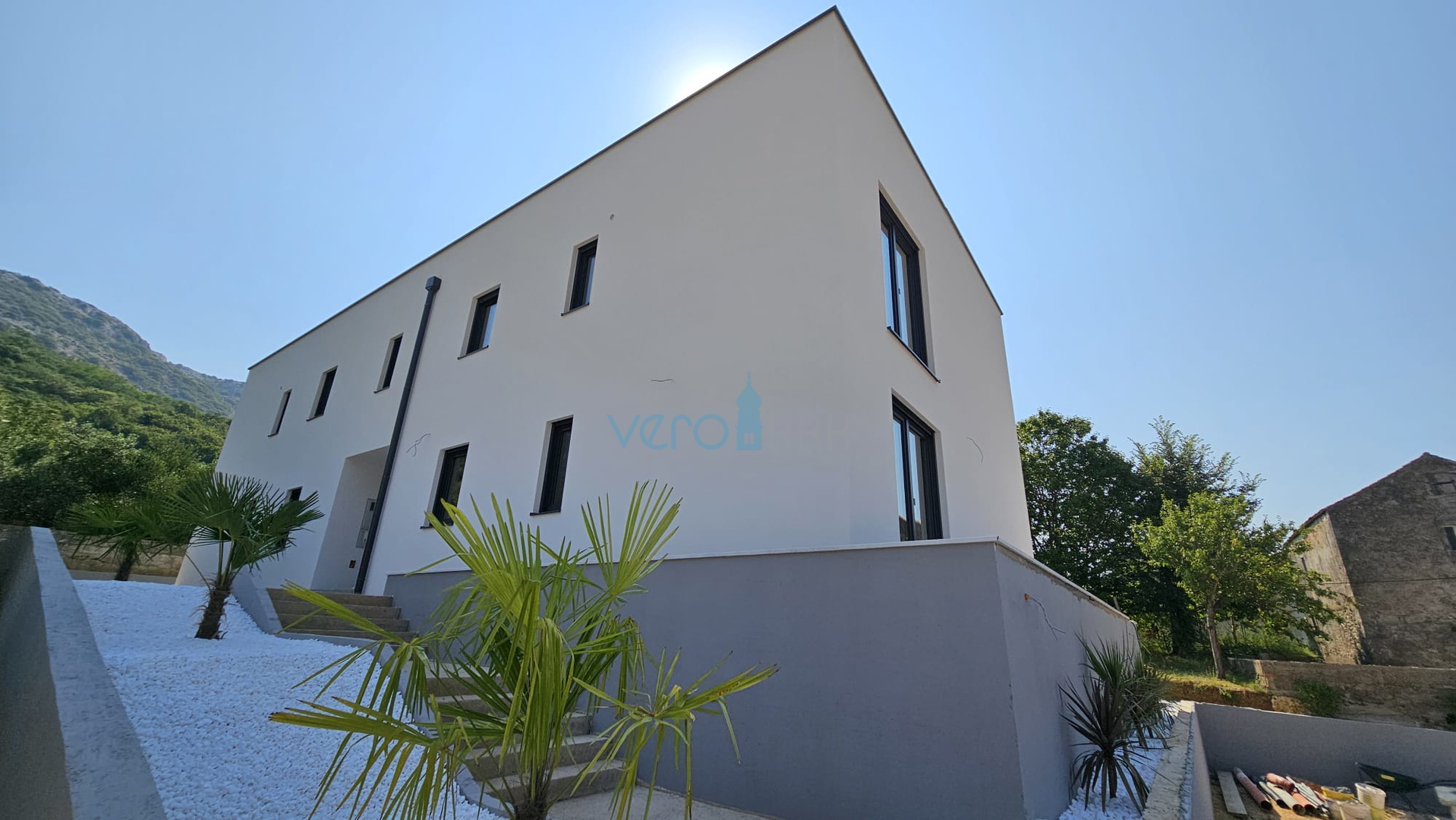 Otok Krk, Baška, okolica, dvosobni stan 62m2, prizemlje, okućnica za prodaju