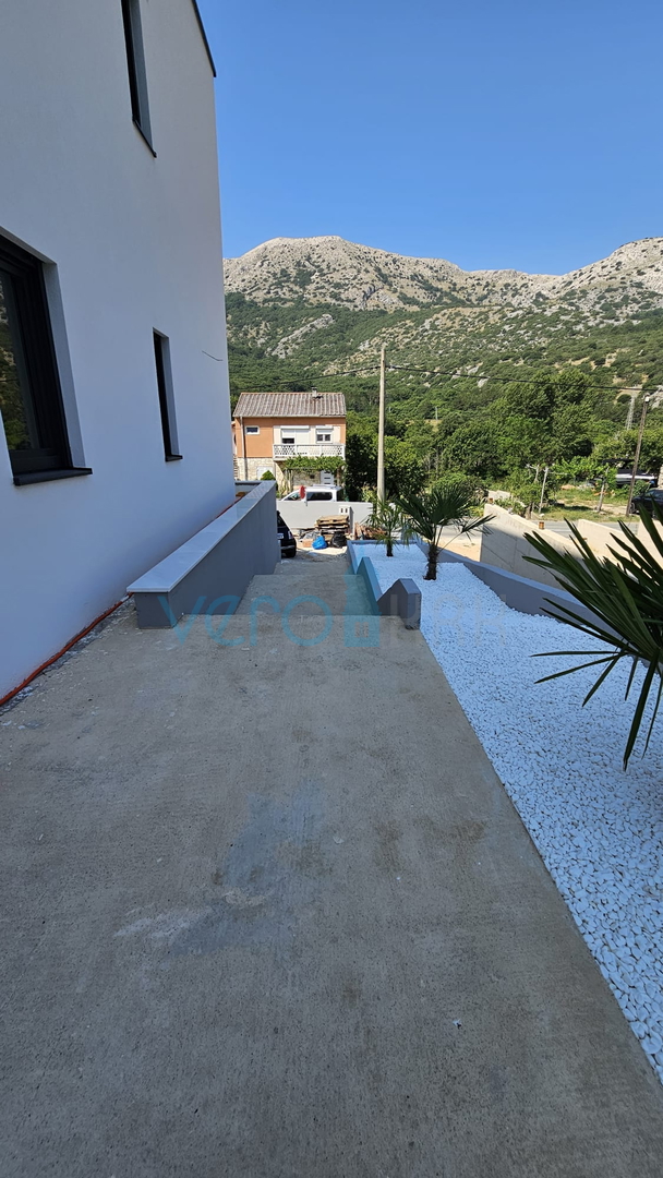 Otok Krk, Baška, okolica, dvosobni stan 65m2, prvi kat,  za prodaju