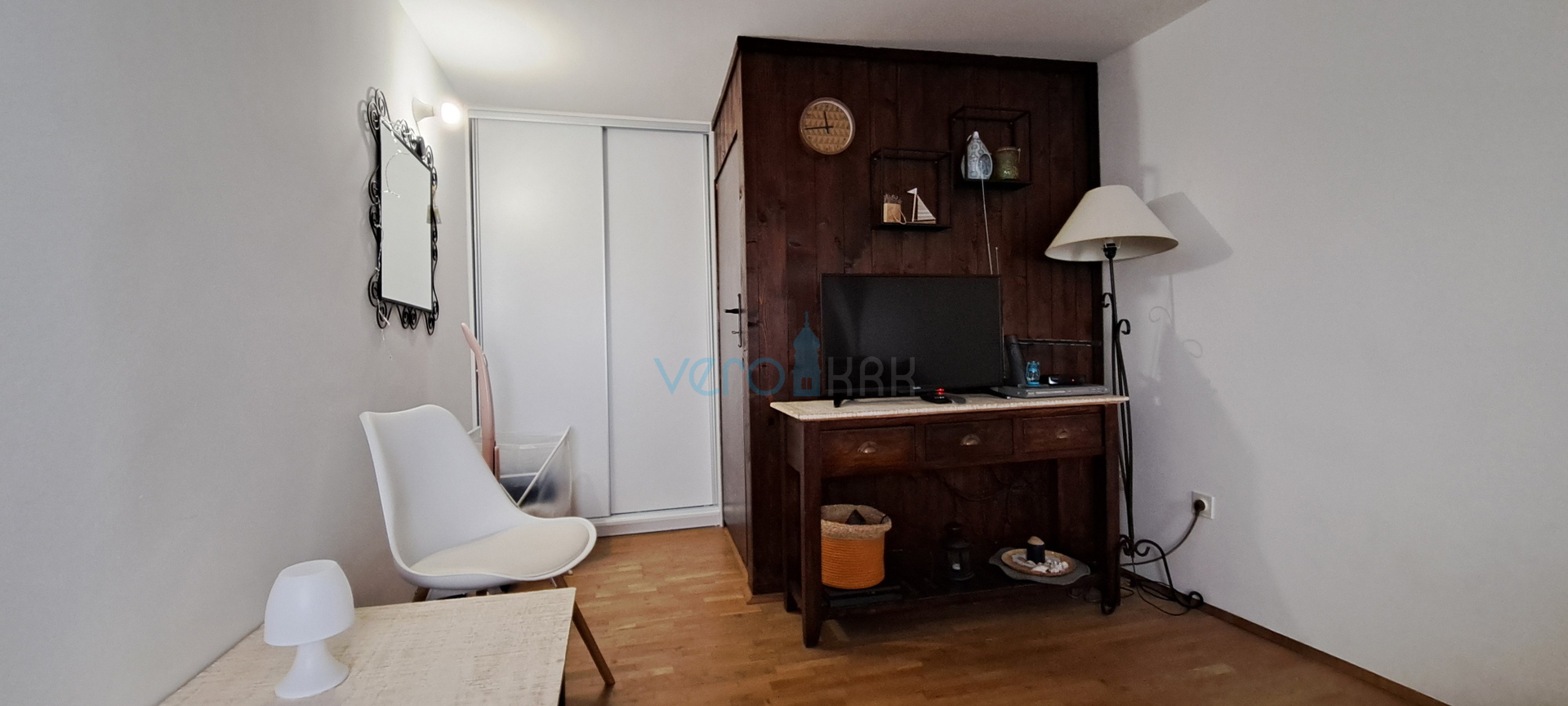 Omišalj, otok Krk, autohtona kamena kuća u nizu, terasa, prodaja