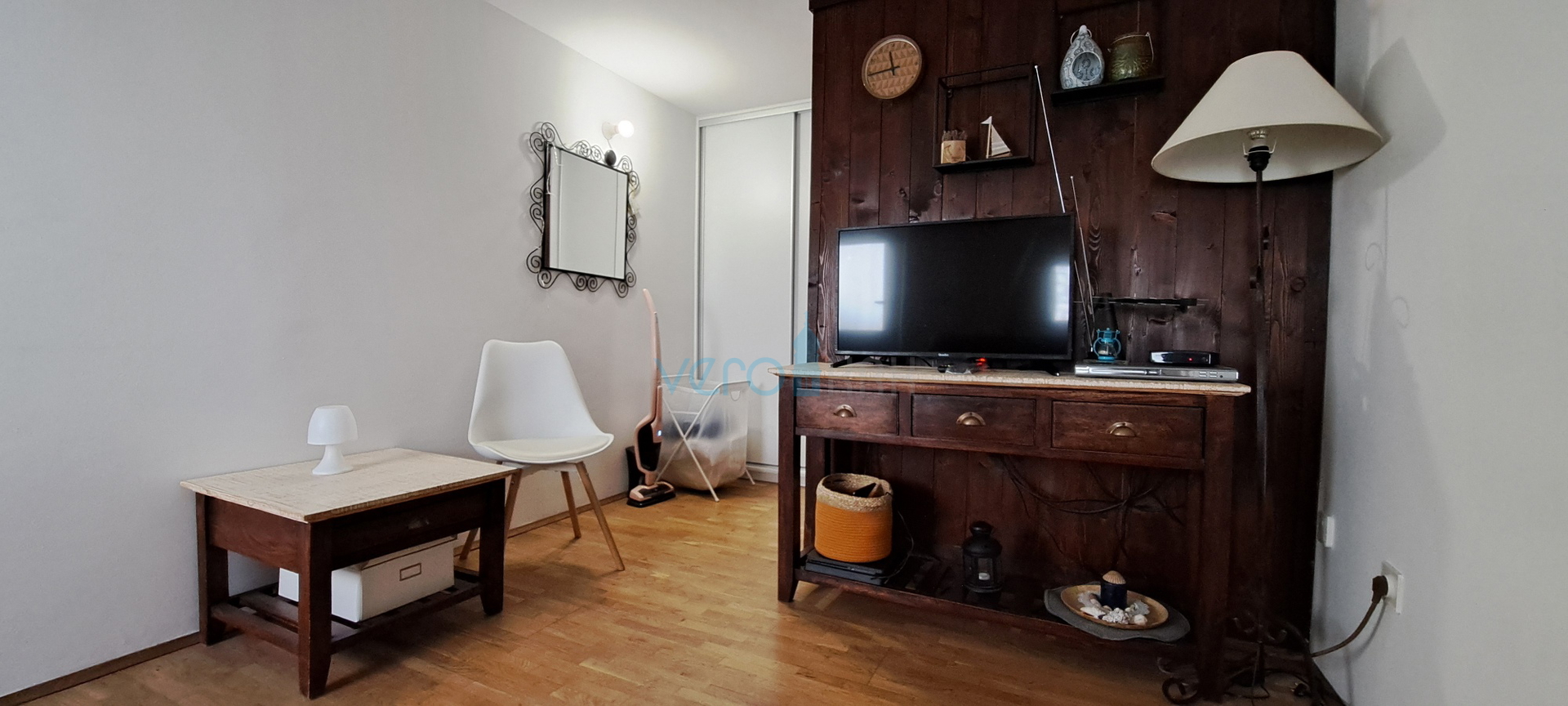 Omišalj, otok Krk, autohtona kamena kuća u nizu, terasa, prodaja