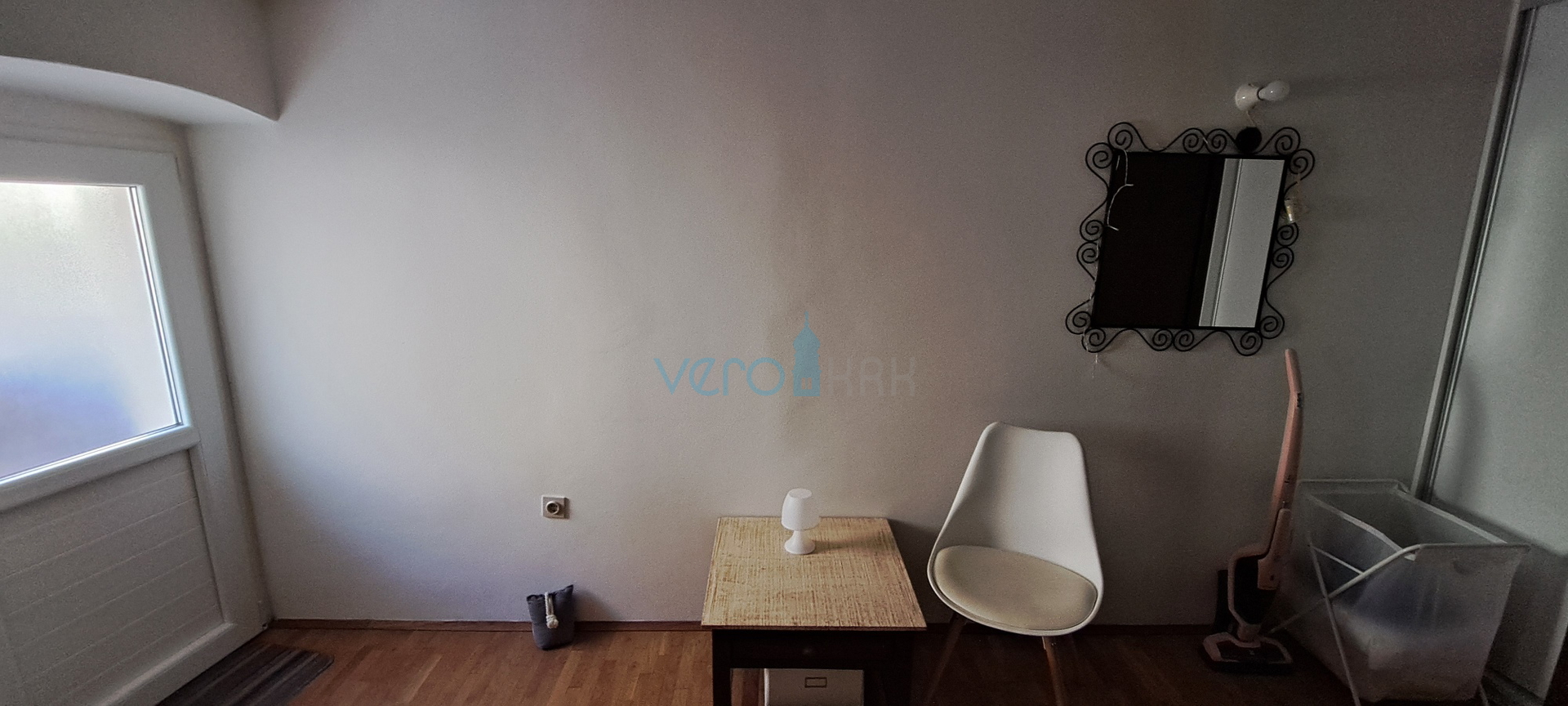 Omišalj, otok Krk, autohtona kamena kuća u nizu, terasa, prodaja