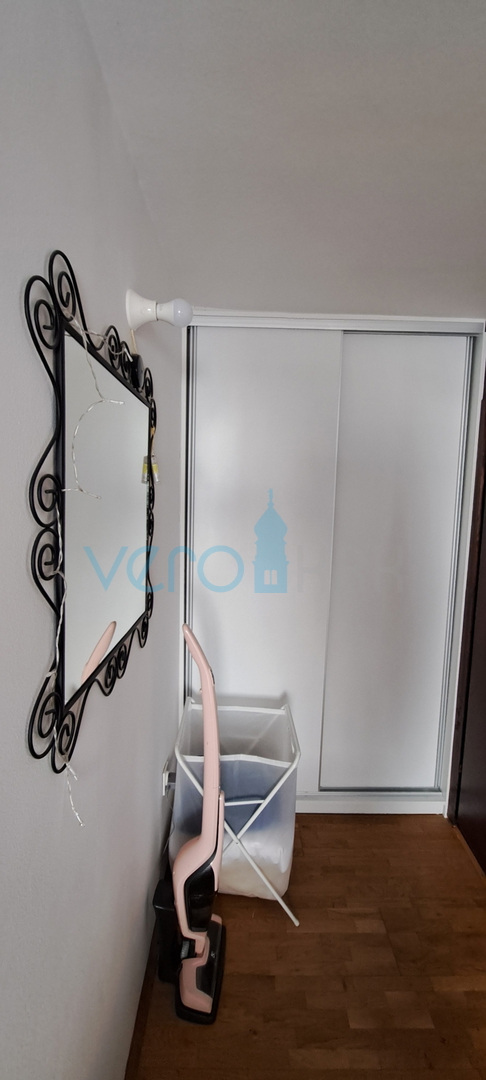 Omišalj, otok Krk, autohtona kamena kuća u nizu, terasa, prodaja