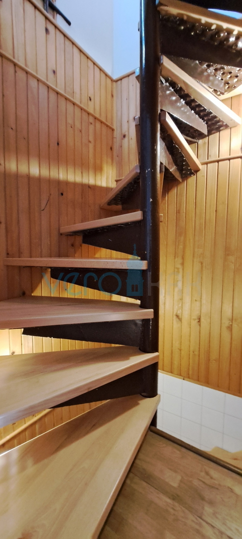 Omišalj, otok Krk, autohtona kamena kuća u nizu, terasa, prodaja