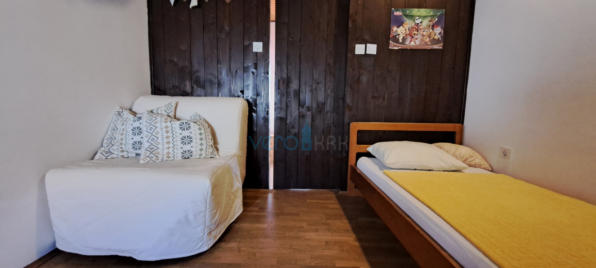 Omišalj, otok Krk, autohtona kamena kuća u nizu, terasa, prodaja