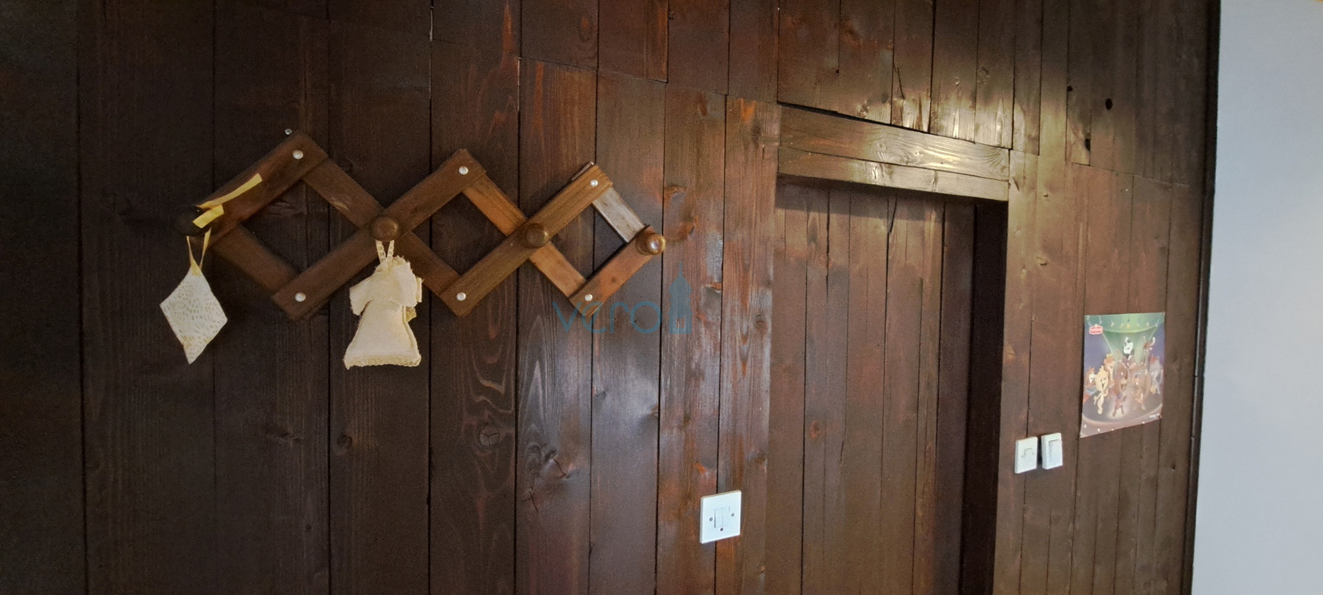 Omišalj, otok Krk, autohtona kamena kuća u nizu, terasa, prodaja