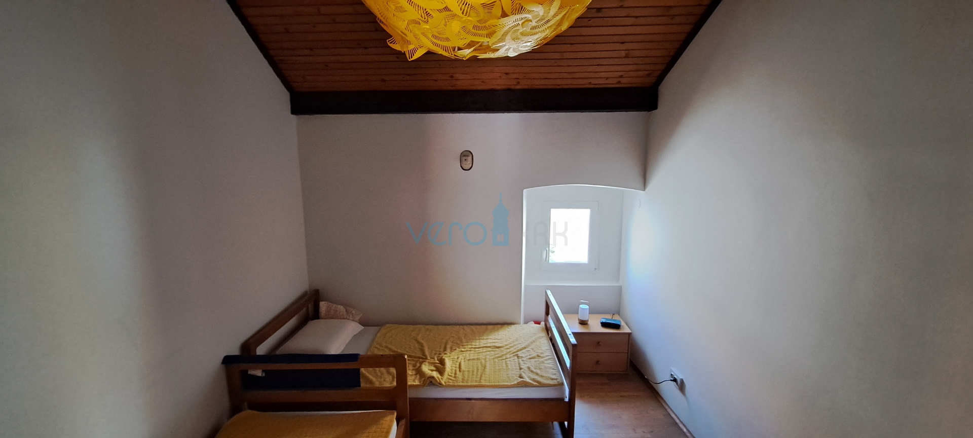 Omišalj, otok Krk, autohtona kamena kuća u nizu, terasa, prodaja