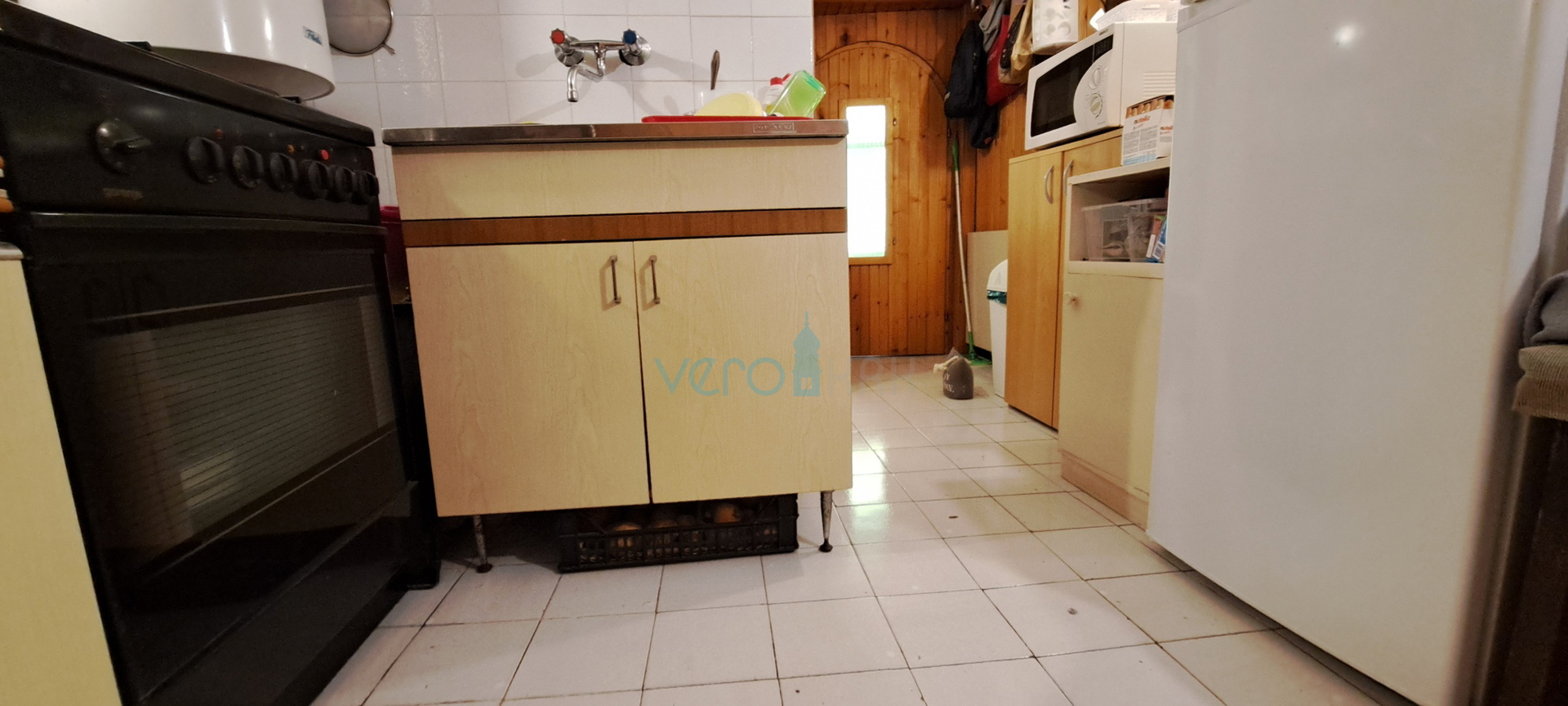 Omišalj, otok Krk, autohtona kamena kuća u nizu, terasa, prodaja