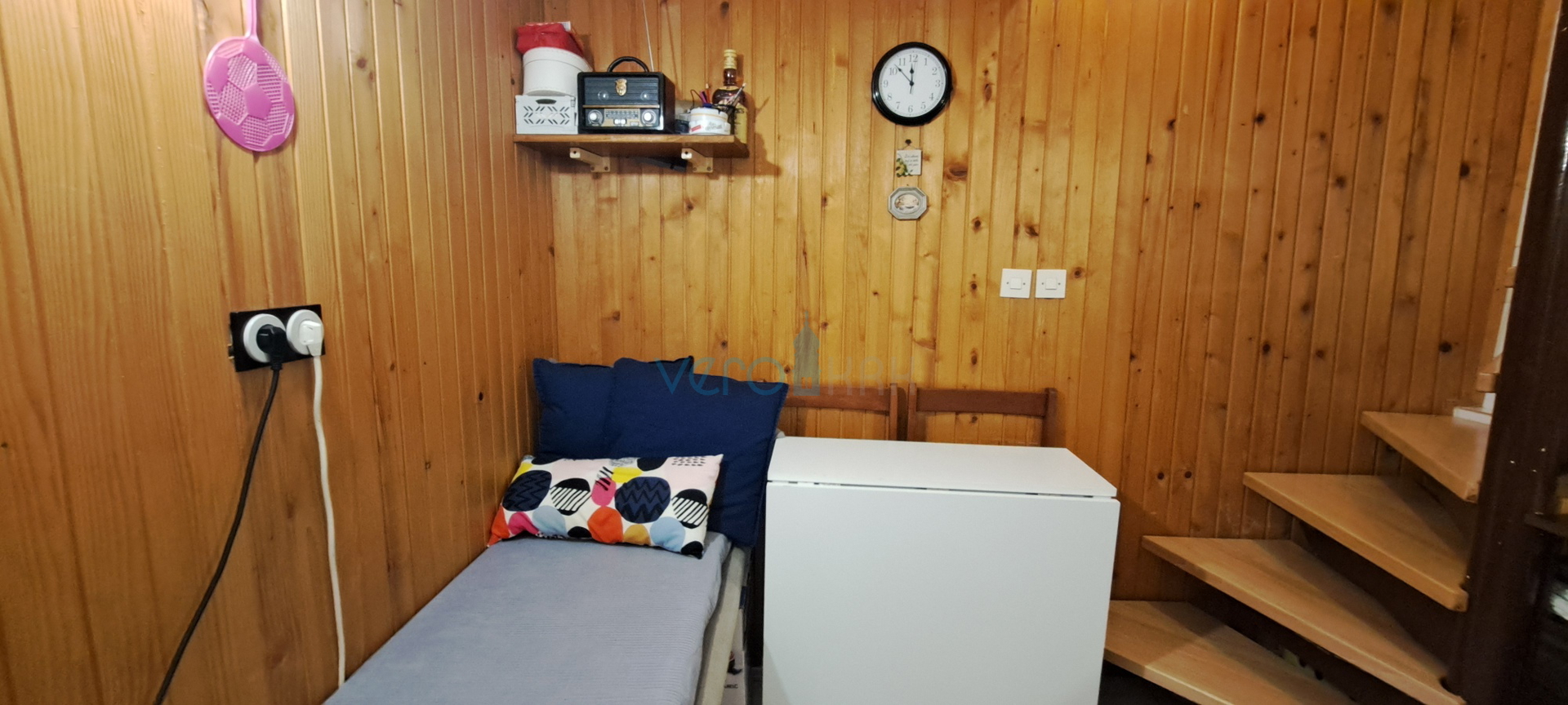 Omišalj, otok Krk, autohtona kamena kuća u nizu, terasa, prodaja