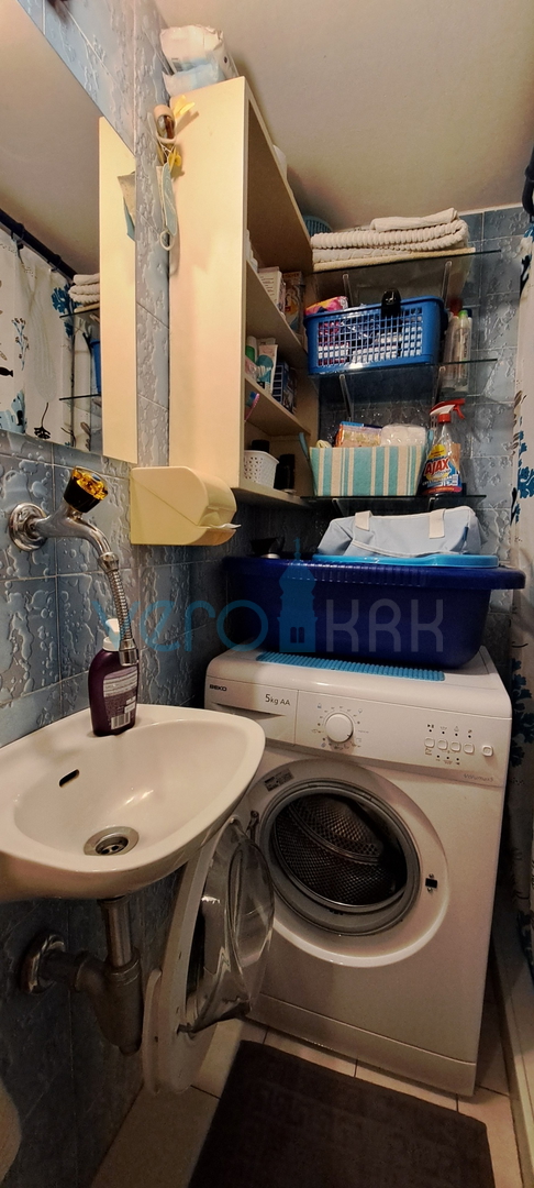 Omišalj, otok Krk, autohtona kamena kuća u nizu, terasa, prodaja