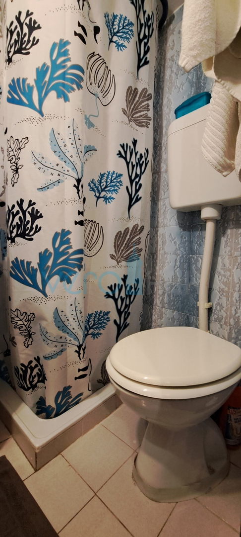 Omišalj, otok Krk, autohtona kamena kuća u nizu, terasa, prodaja