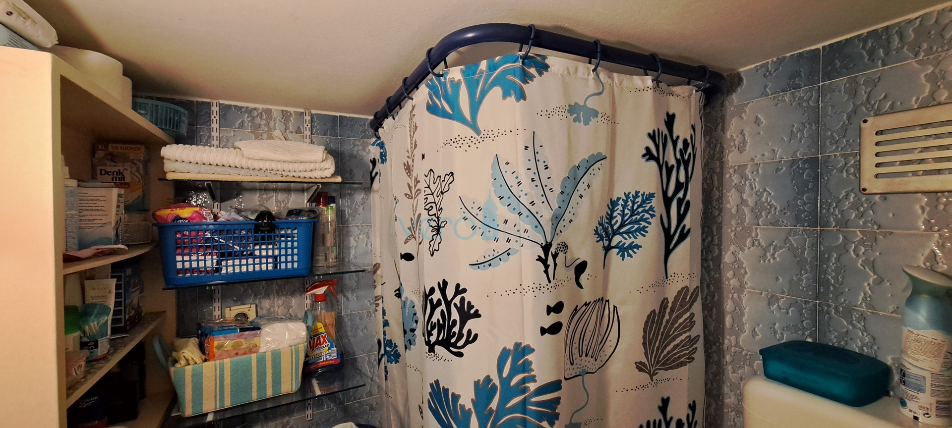 Omišalj, otok Krk, autohtona kamena kuća u nizu, terasa, prodaja