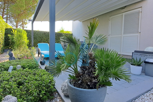 Insel Krk-Malinska, zwei moderne Wohnungen mit Meerblick, Garten, zu verkaufen