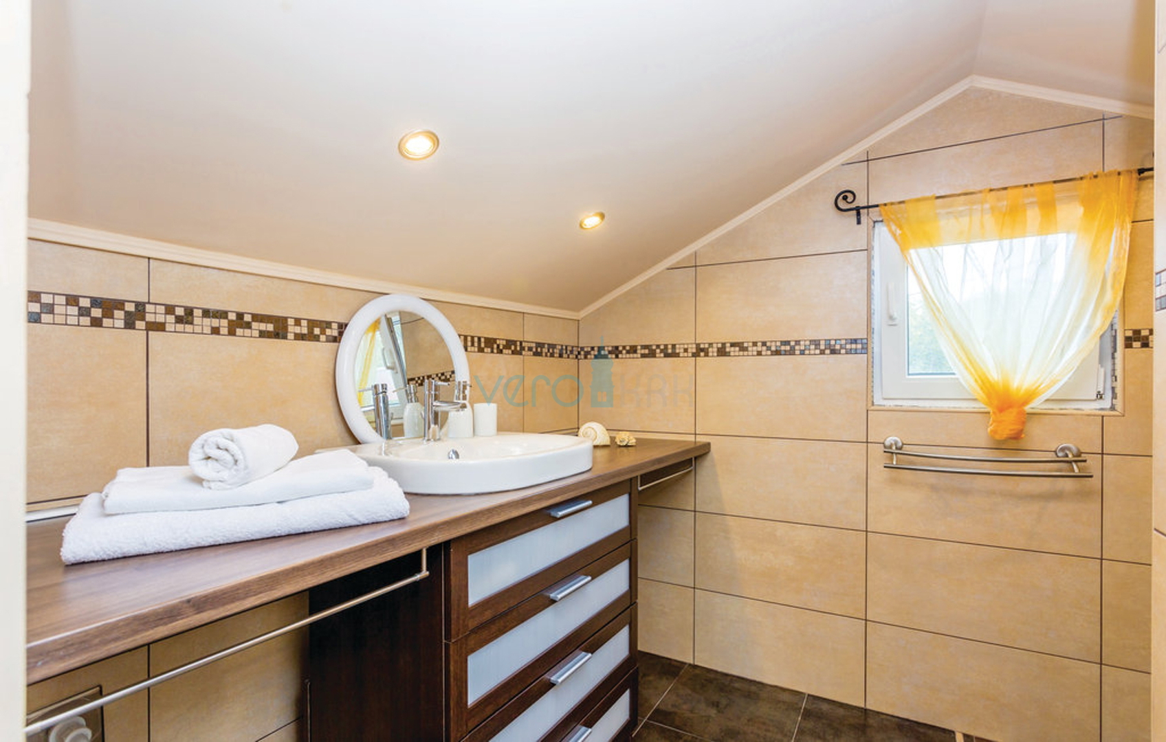 Otok Krk, Dobrinj, atraktivna kuća za pravi odmor na otoku, prodaja